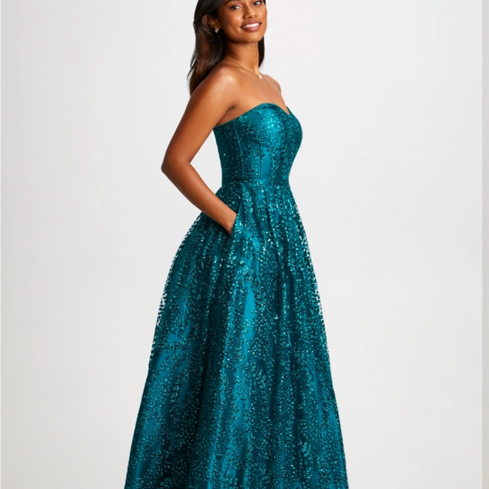 Elegant Teal Strapless Evening Gown with Corset Detail